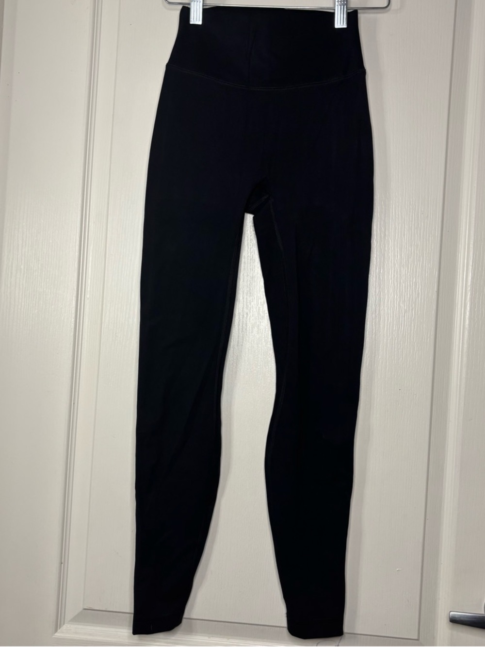 High-Rise Black Leggings with Streamlined Fit